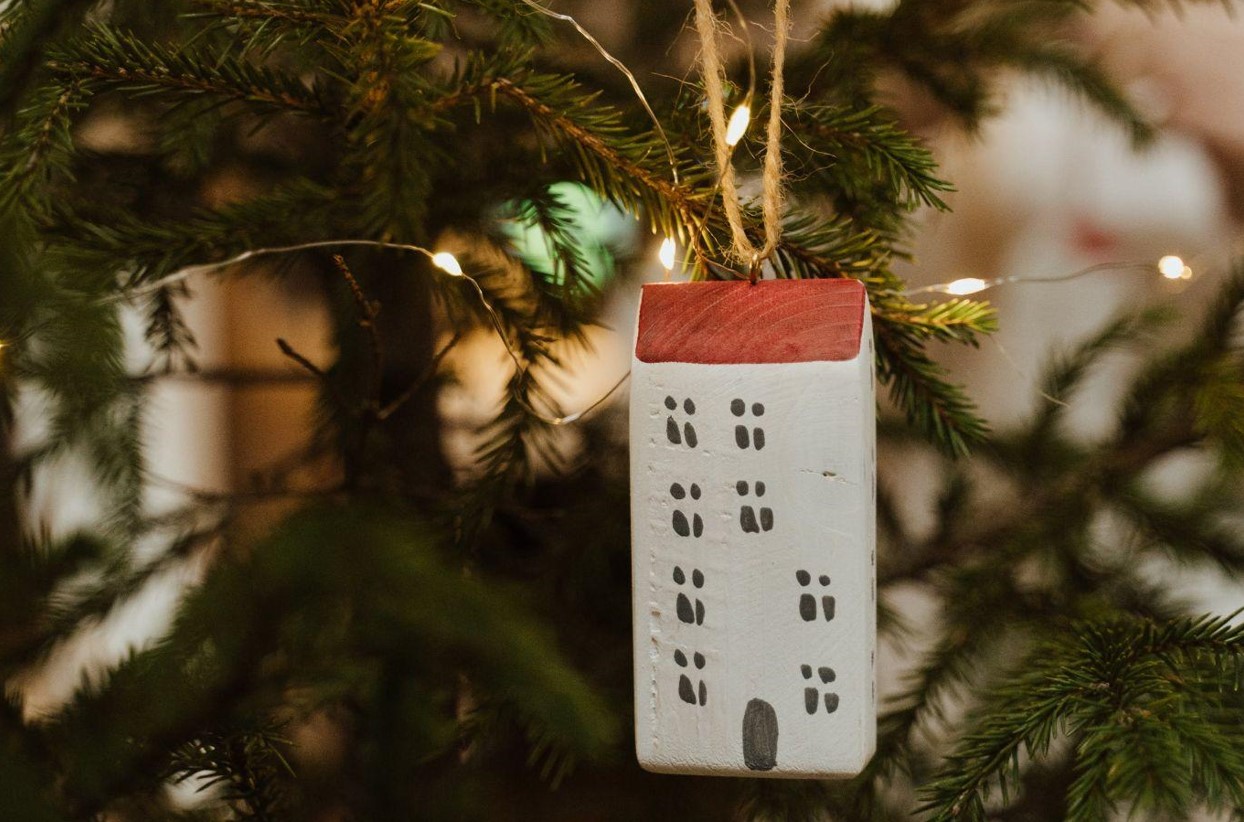 Transform Your Home with Christmas Garland